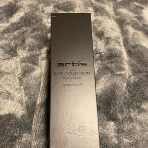 New artis elite collection oval 6 brush in black